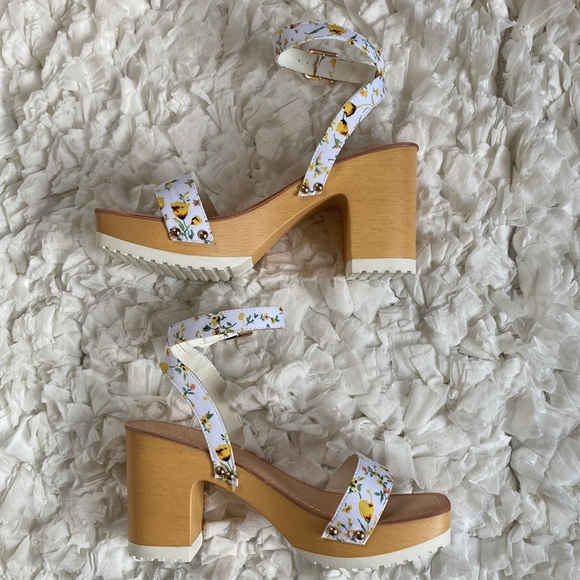 Madden Girl Caprise Wooden Platform Sandals - Picture 3 of 8